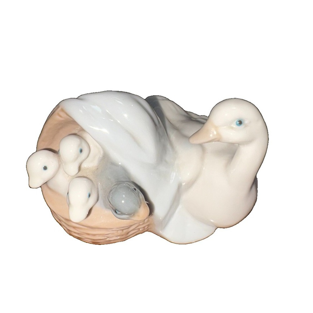 VTG Dalia Mexico Porcelain Mother Duck Ducklings Basket Figurine Lladro Style